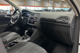 valkoinen Volkswagen Tiguan 2023 kuva 14.