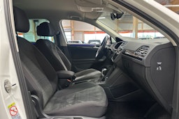 valkoinen Volkswagen Tiguan 2023 kuva 15.