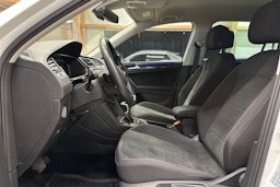 valkoinen Volkswagen Tiguan 2023 kuva 17.
