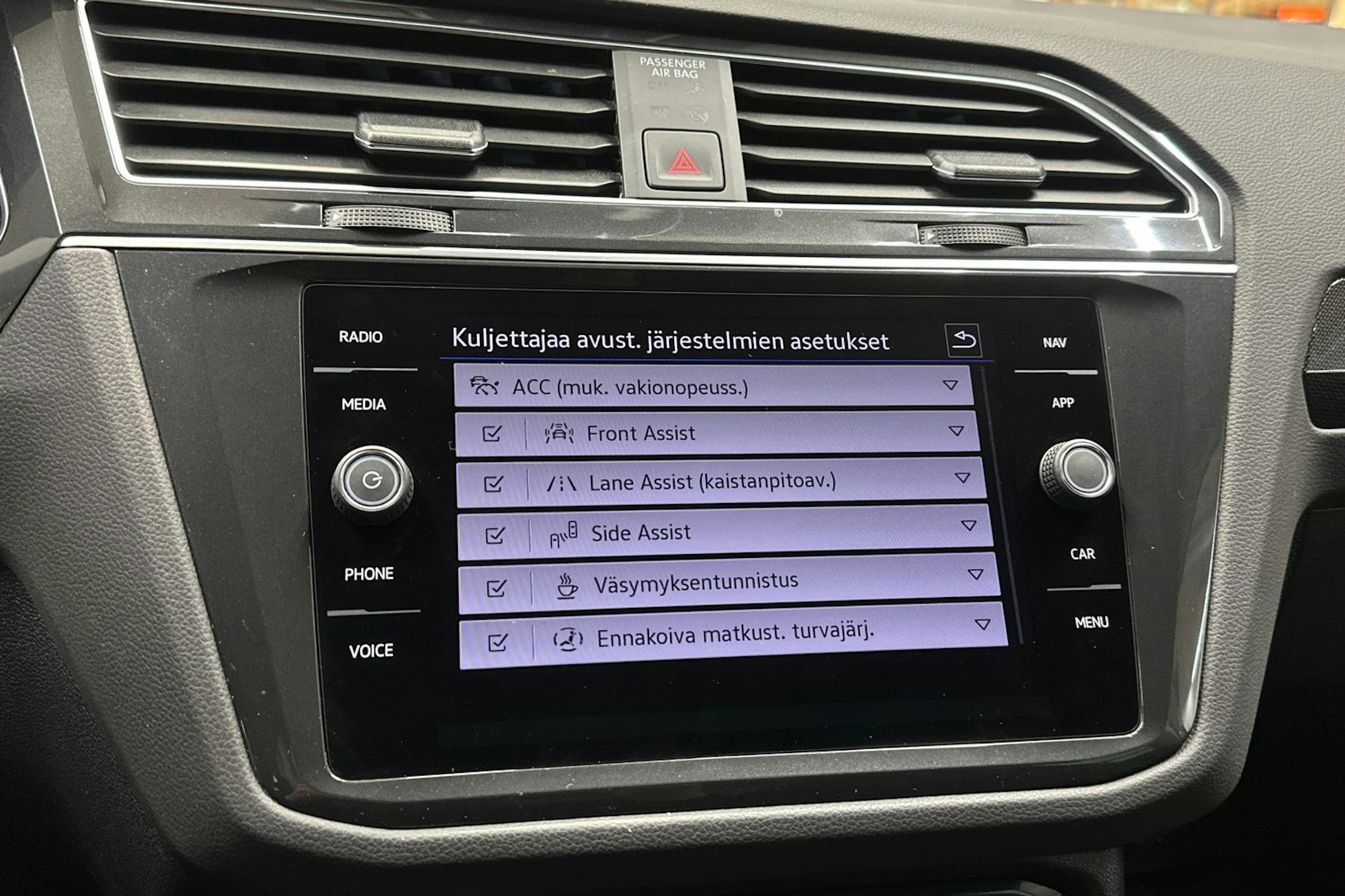 valkoinen Volkswagen Tiguan 2023 kuva 20.