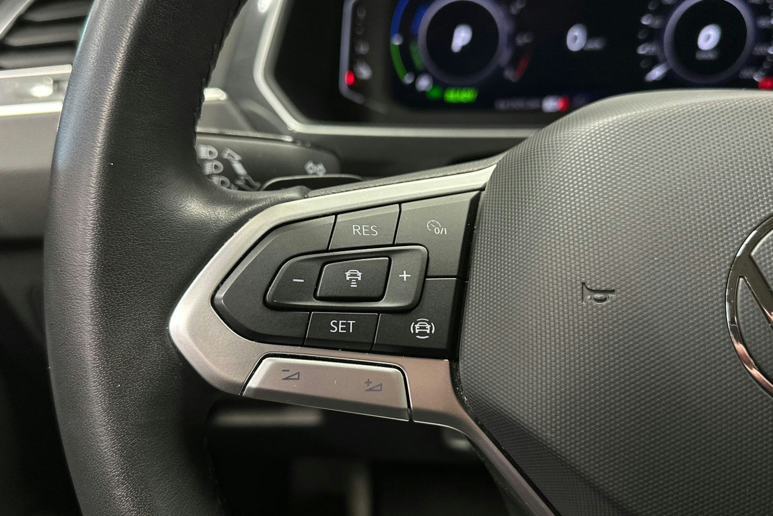 valkoinen Volkswagen Tiguan 2023 kuva 24.