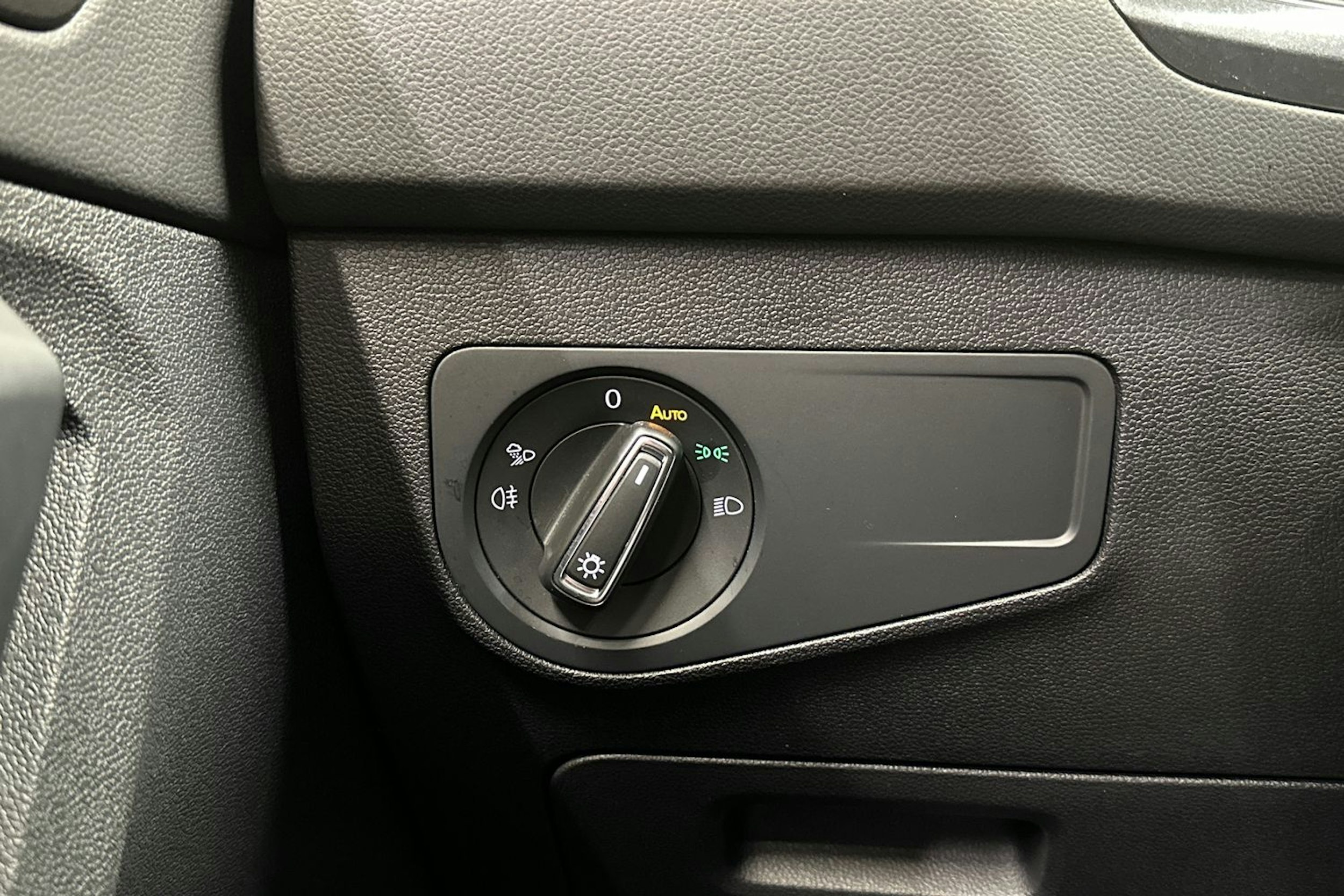 valkoinen Volkswagen Tiguan 2023 kuva 26.