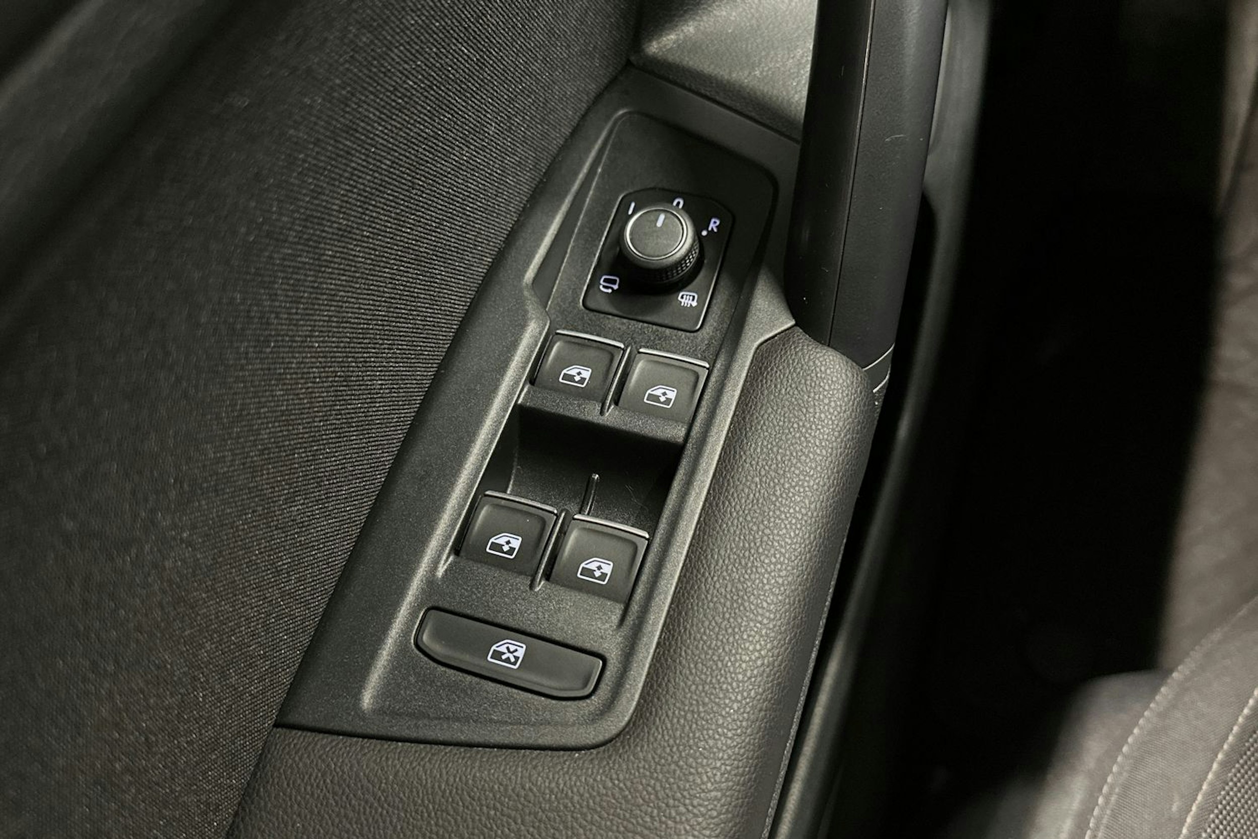 valkoinen Volkswagen Tiguan 2023 kuva 27.