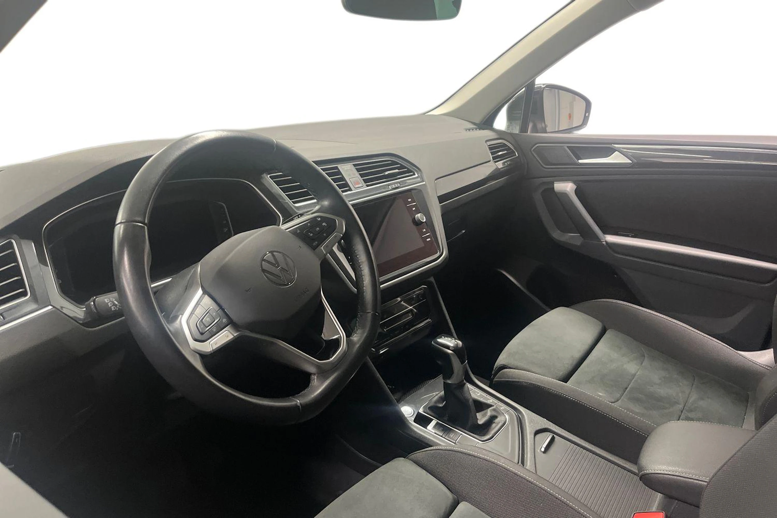 harmaa Volkswagen Tiguan 2023 kuva 3.