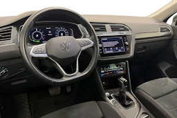 harmaa Volkswagen Tiguan 2023 kuva 8.
