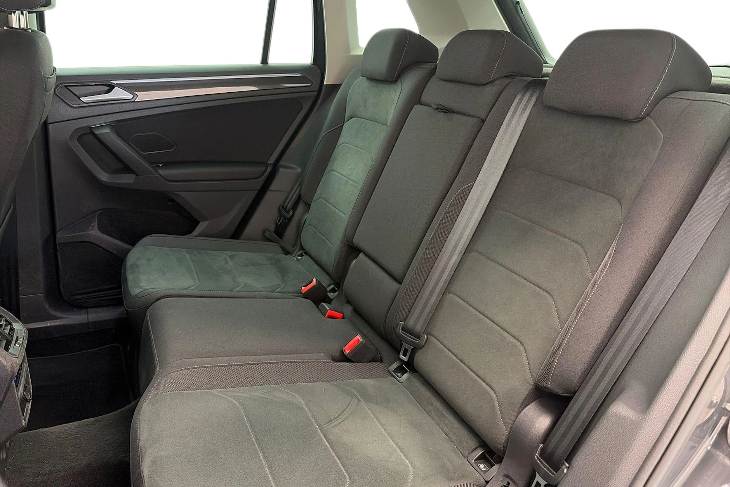 harmaa Volkswagen Tiguan 2023 kuva 11.