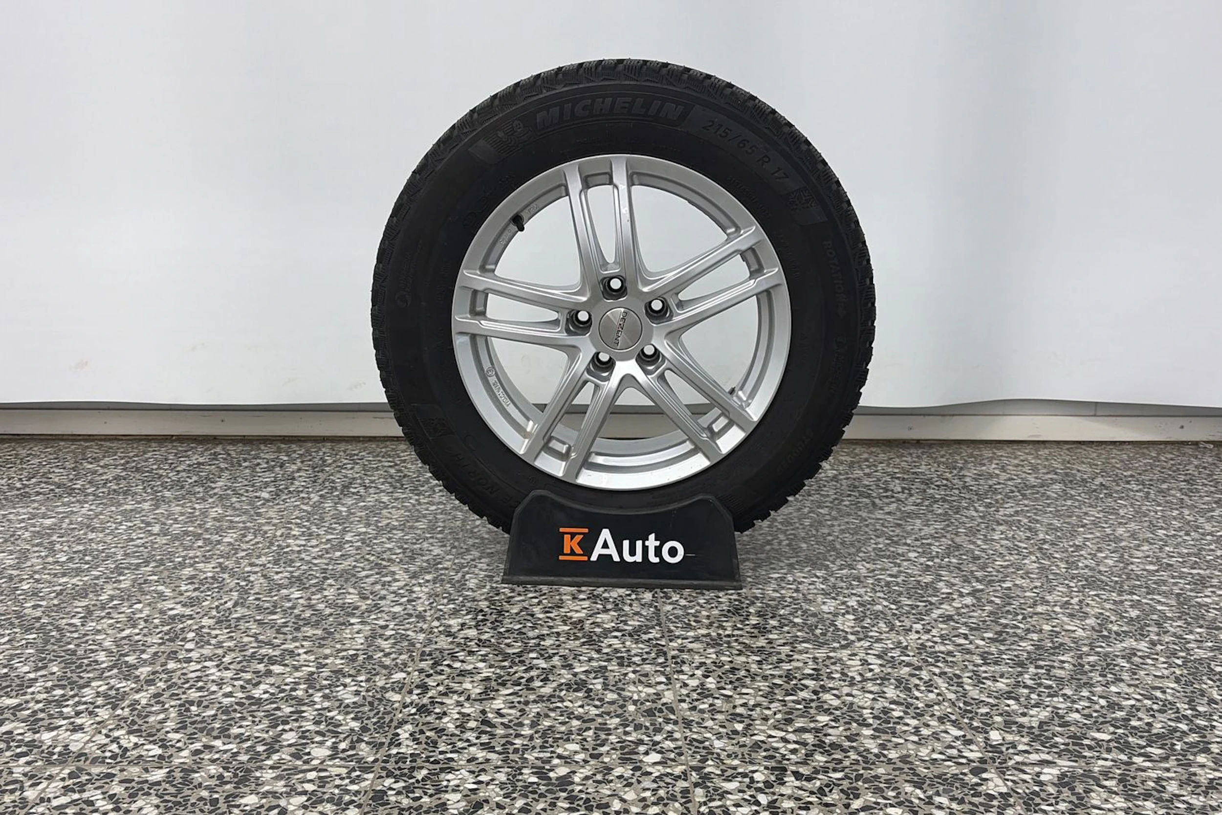 harmaa Volkswagen Tiguan 2023 kuva 13.