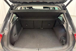 harmaa Volkswagen Tiguan 2023 kuva 15.