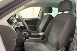 harmaa Volkswagen Tiguan 2023 kuva 17.