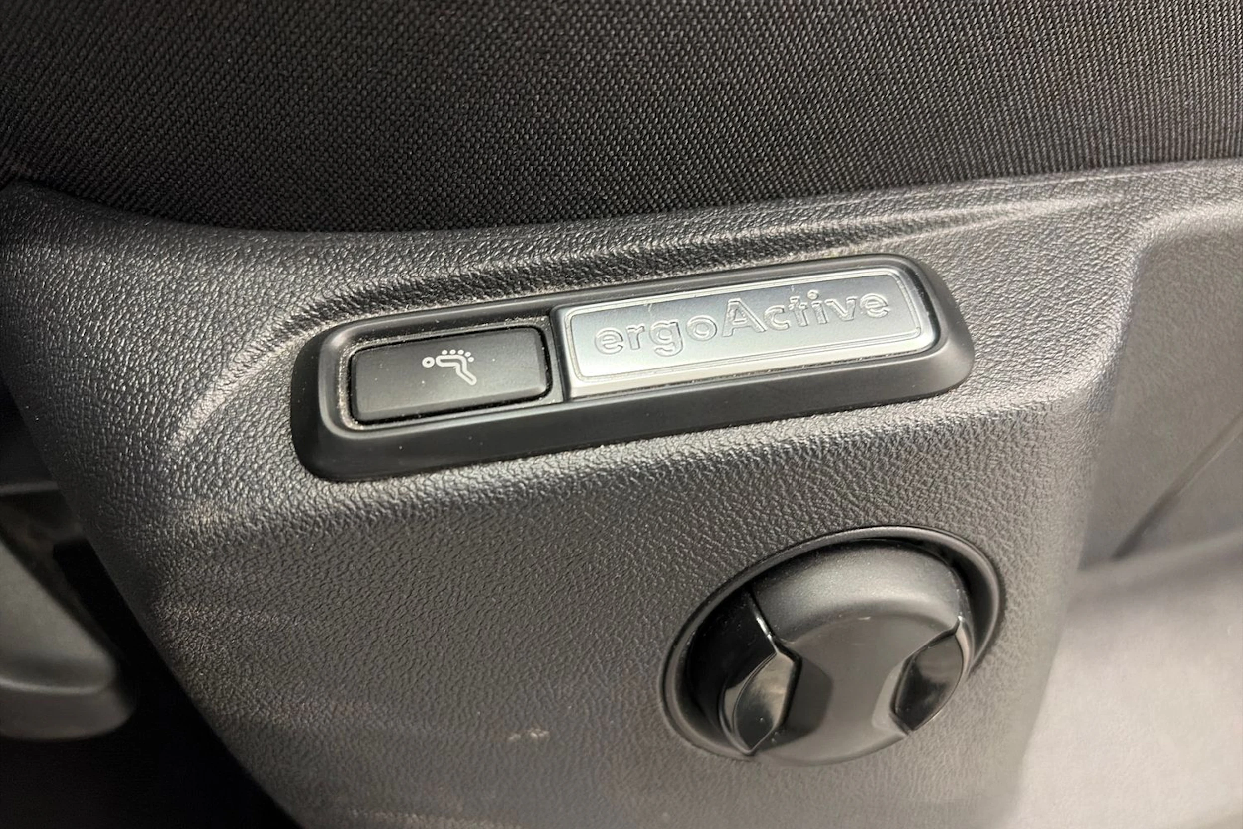 harmaa Volkswagen Tiguan 2023 kuva 18.