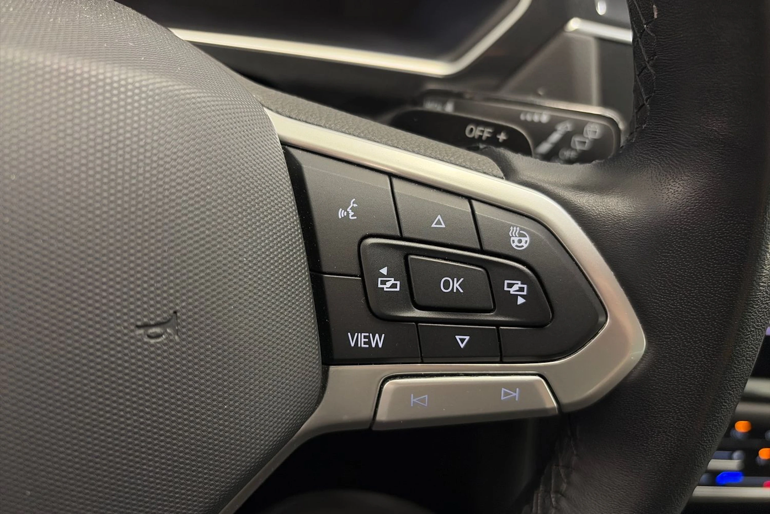 harmaa Volkswagen Tiguan 2023 kuva 22.