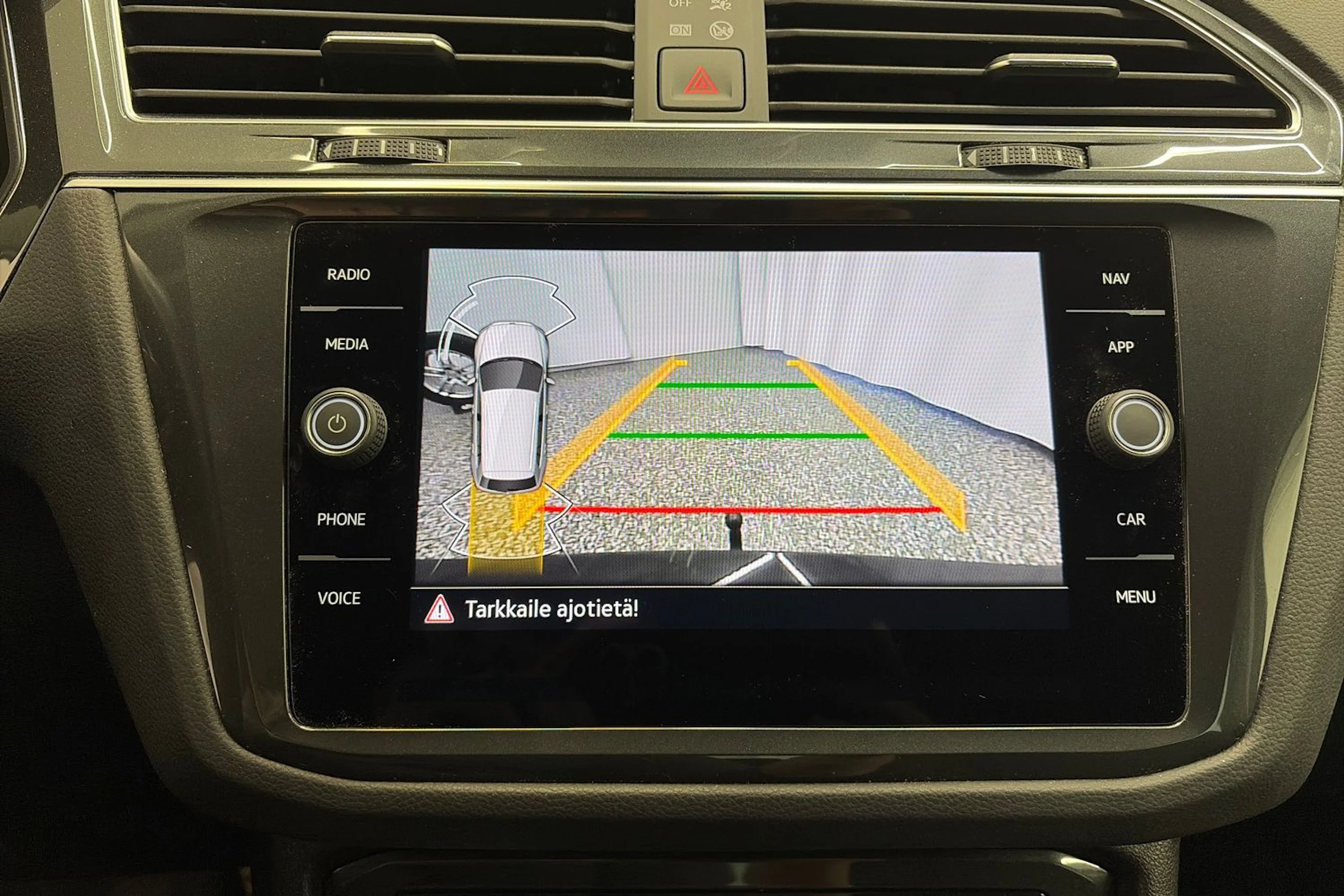 harmaa Volkswagen Tiguan 2023 kuva 23.