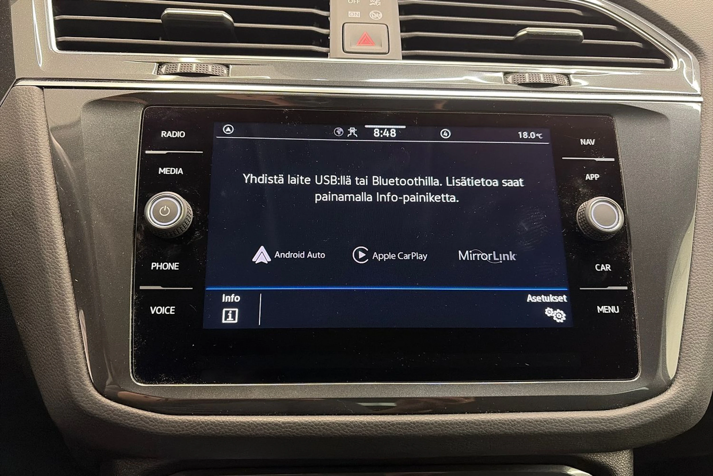 harmaa Volkswagen Tiguan 2023 kuva 24.