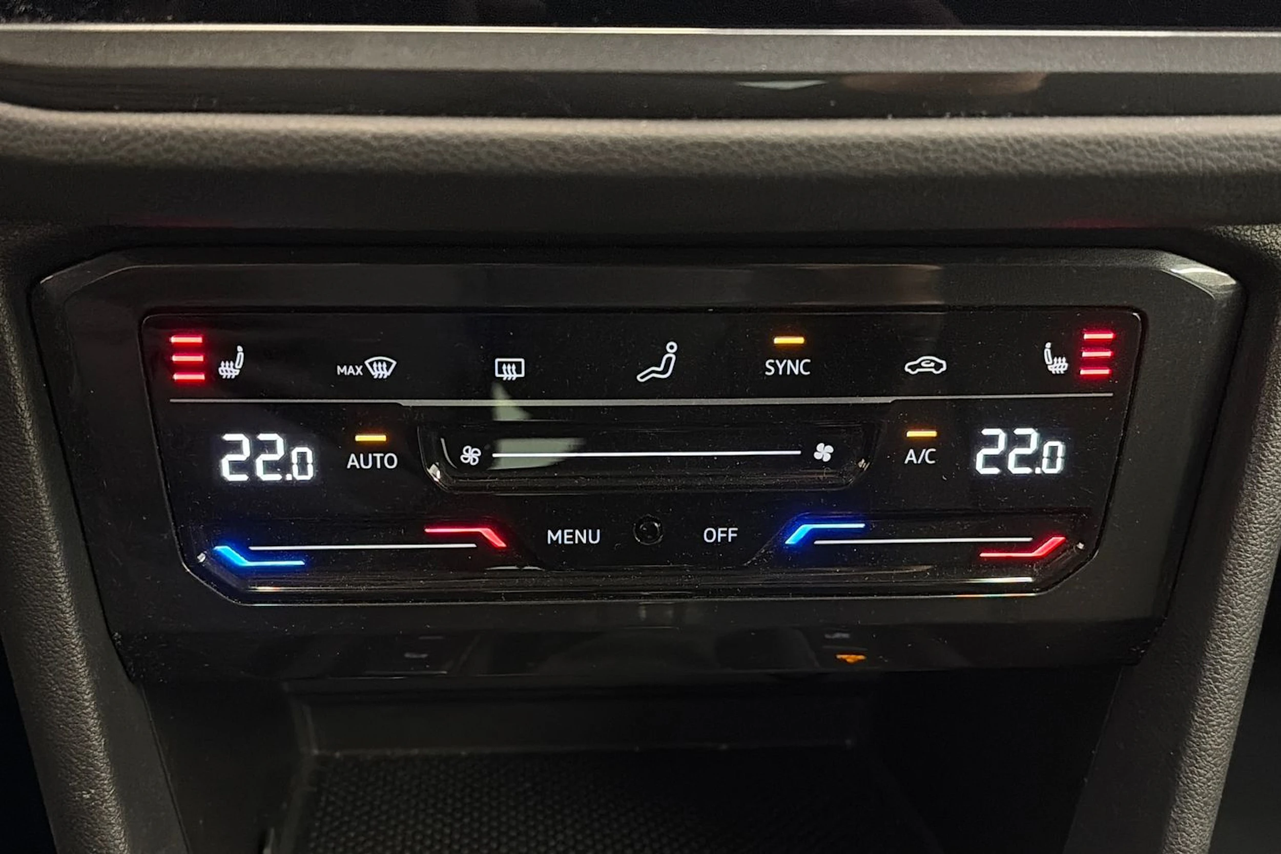 harmaa Volkswagen Tiguan 2023 kuva 28.