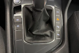 harmaa Volkswagen Tiguan 2023 kuva 30.