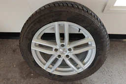 valkoinen Volkswagen Tiguan 2023 kuva 13.