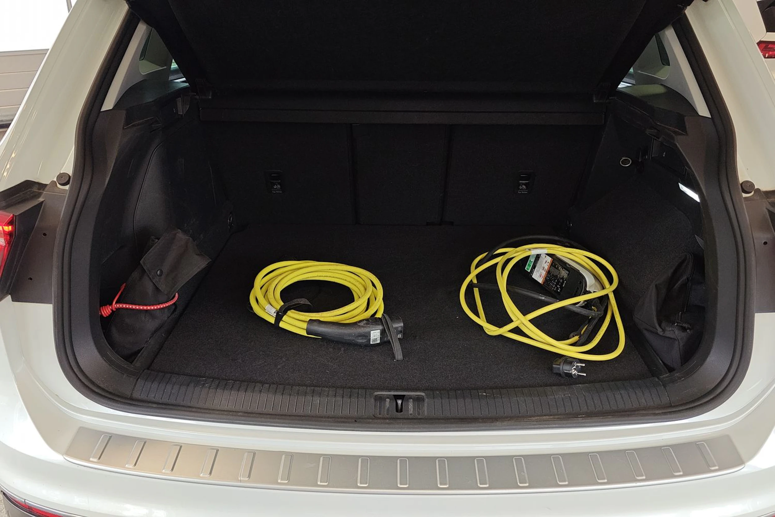 valkoinen Volkswagen Tiguan 2023 kuva 15.