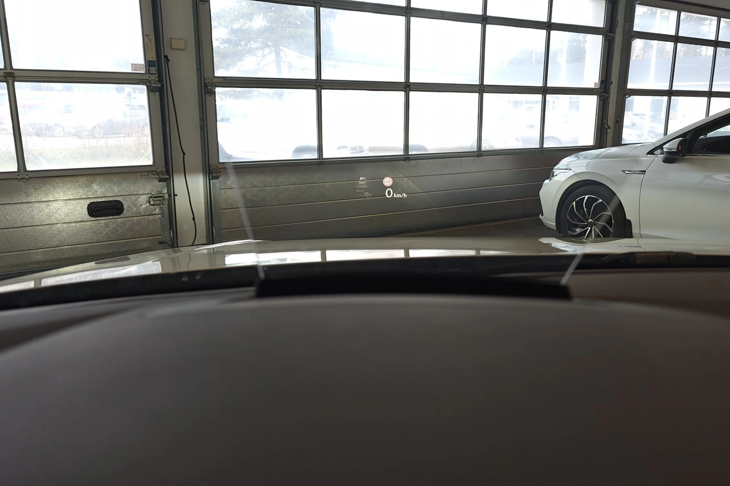 valkoinen Volkswagen Tiguan 2023 kuva 17.