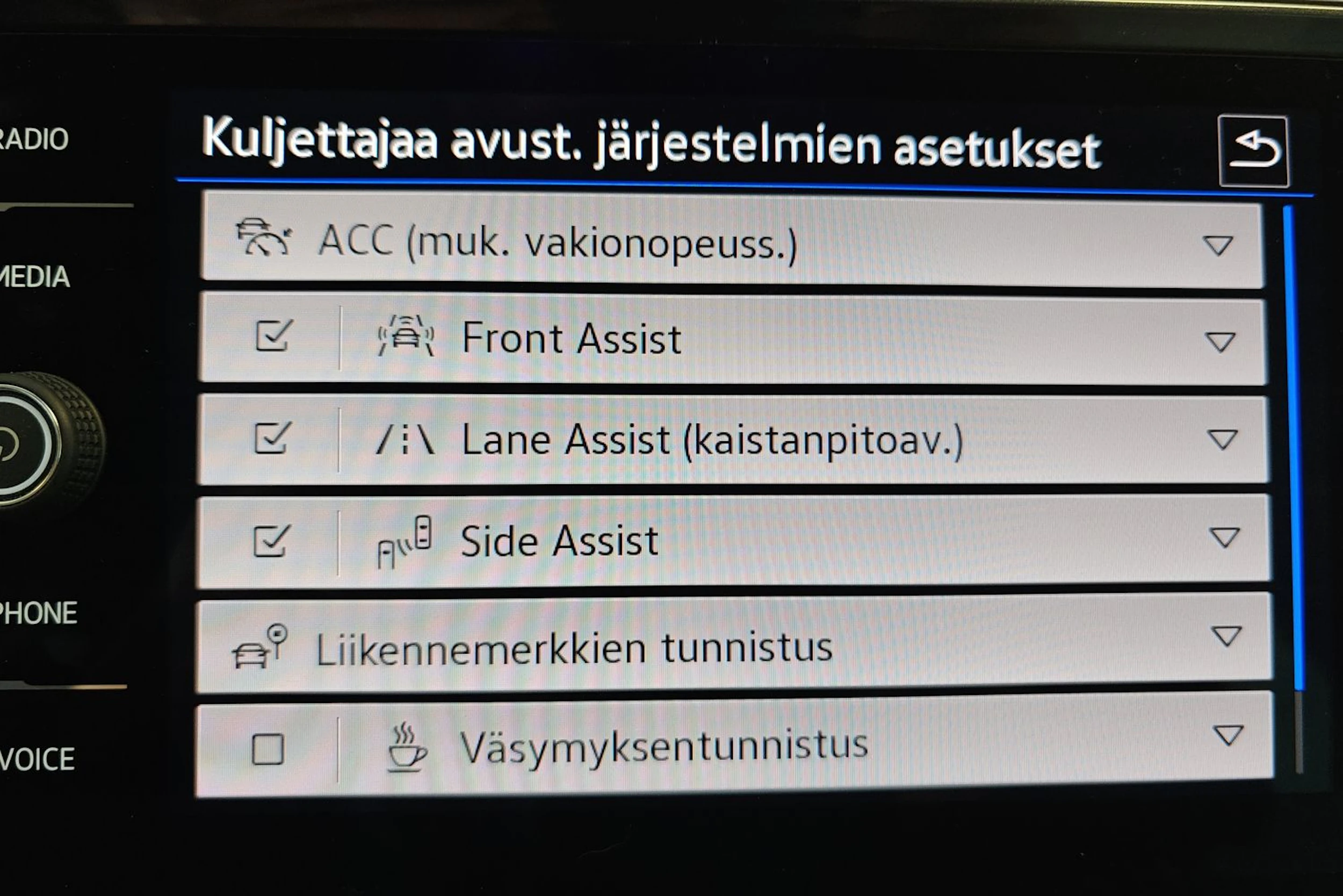 valkoinen Volkswagen Tiguan 2023 kuva 20.