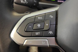 valkoinen Volkswagen Tiguan 2023 kuva 21.