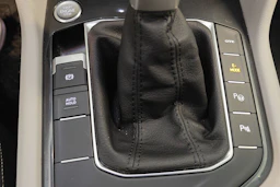 valkoinen Volkswagen Tiguan 2023 kuva 26.