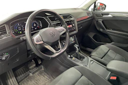 Valkoinen Volkswagen Tiguan 2023 kuva 8.