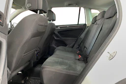 Valkoinen Volkswagen Tiguan 2023 kuva 11.