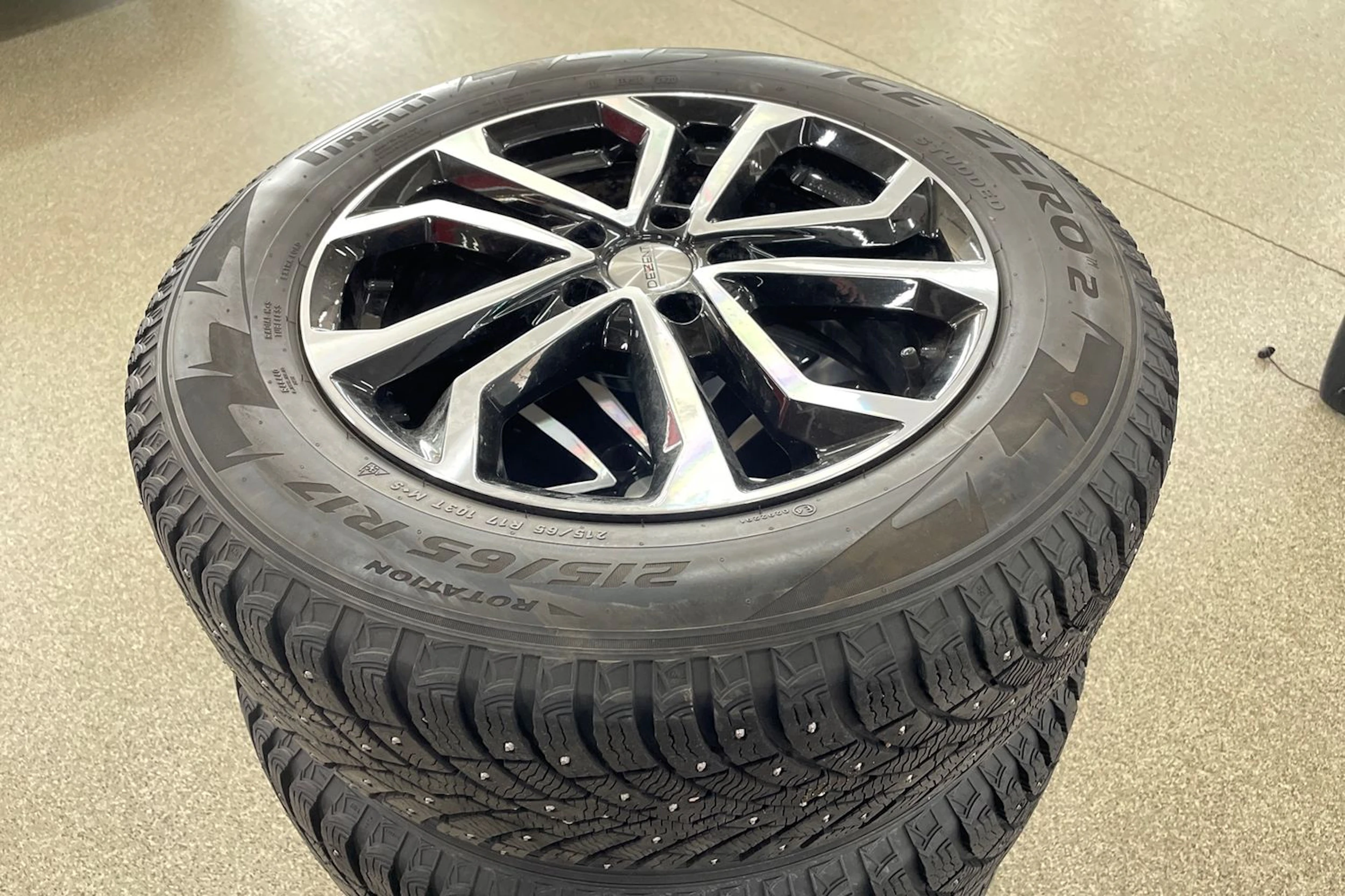 Valkoinen Volkswagen Tiguan 2023 kuva 13.