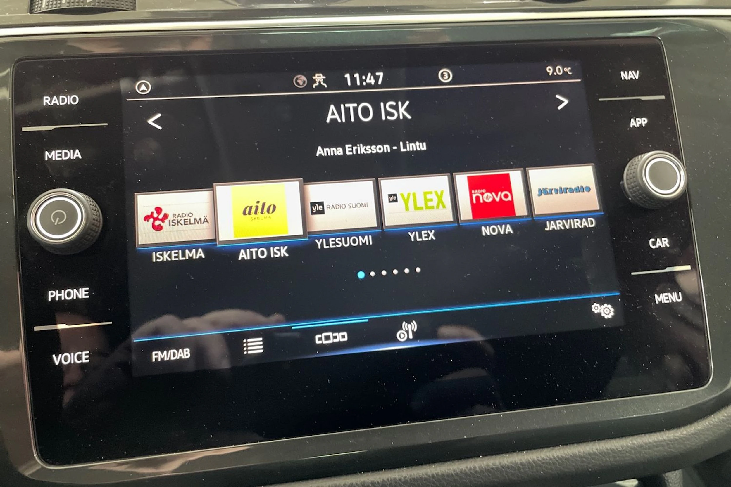 Valkoinen Volkswagen Tiguan 2023 kuva 19.