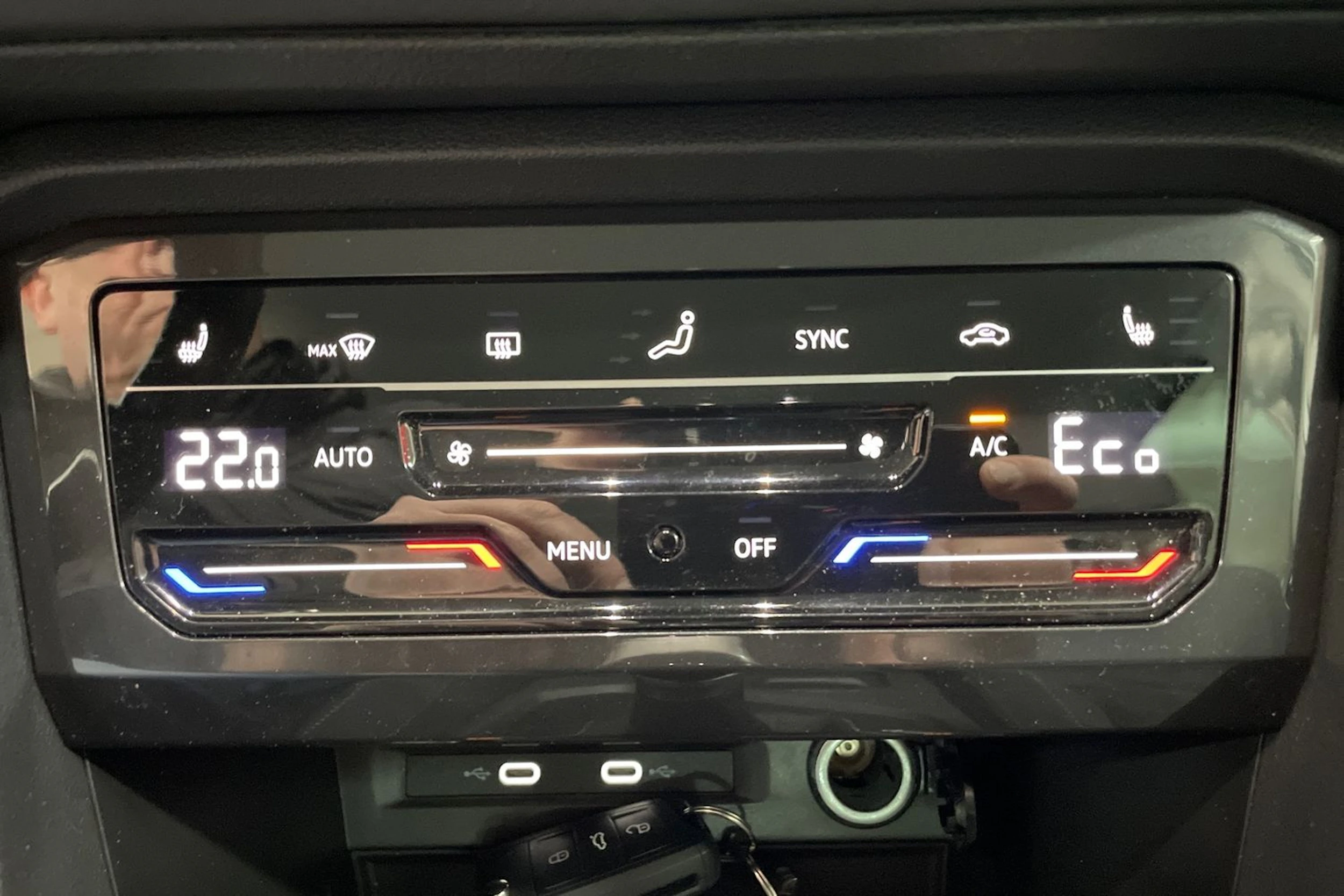 Valkoinen Volkswagen Tiguan 2023 kuva 23.