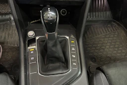 Valkoinen Volkswagen Tiguan 2023 kuva 24.