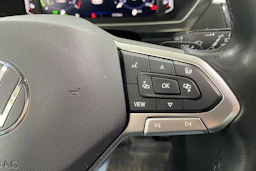 Valkoinen Volkswagen Tiguan 2023 kuva 25.