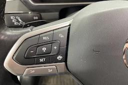 Valkoinen Volkswagen Tiguan 2023 kuva 26.