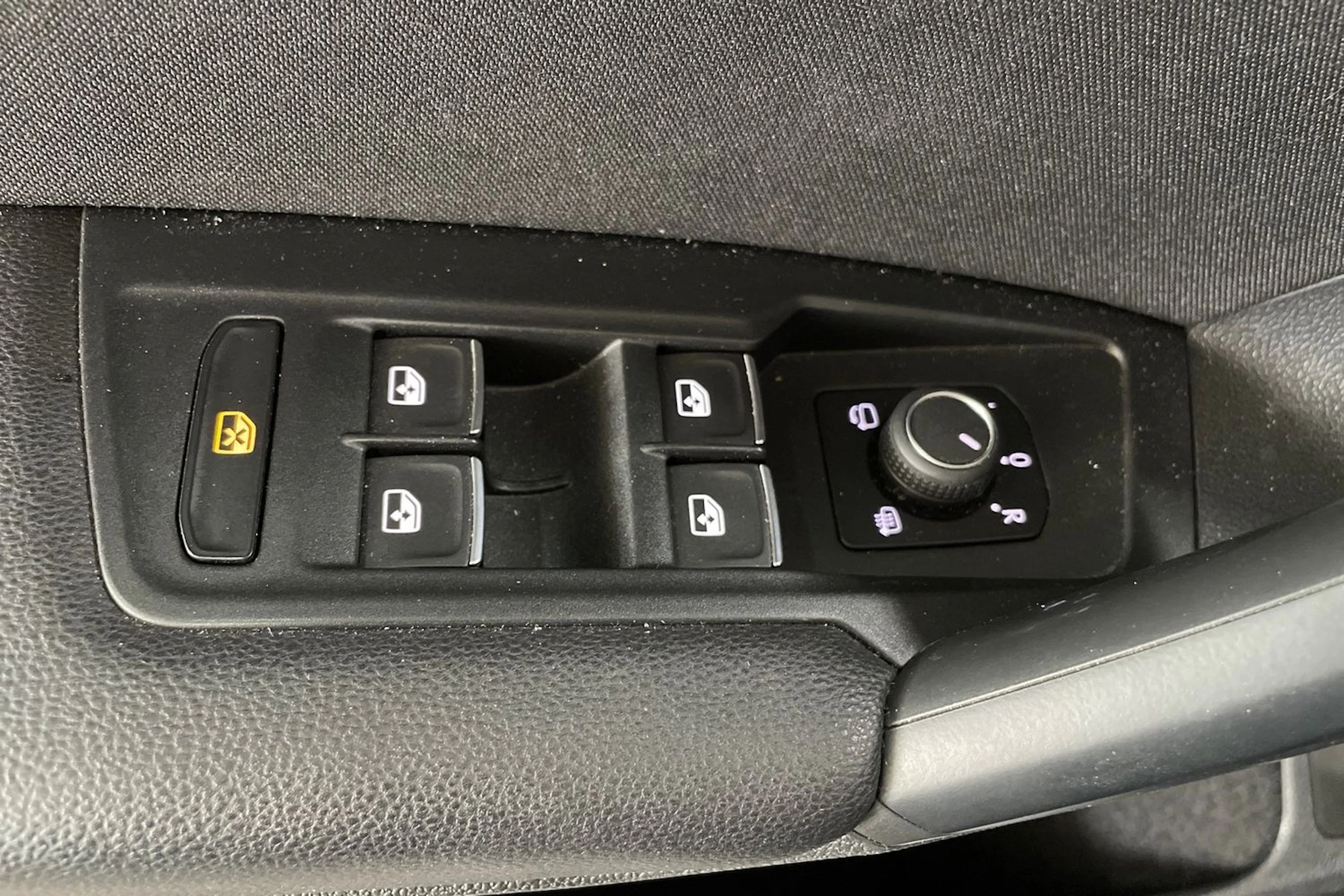 Valkoinen Volkswagen Tiguan 2023 kuva 27.