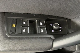 Valkoinen Volkswagen Tiguan 2023 kuva 27.