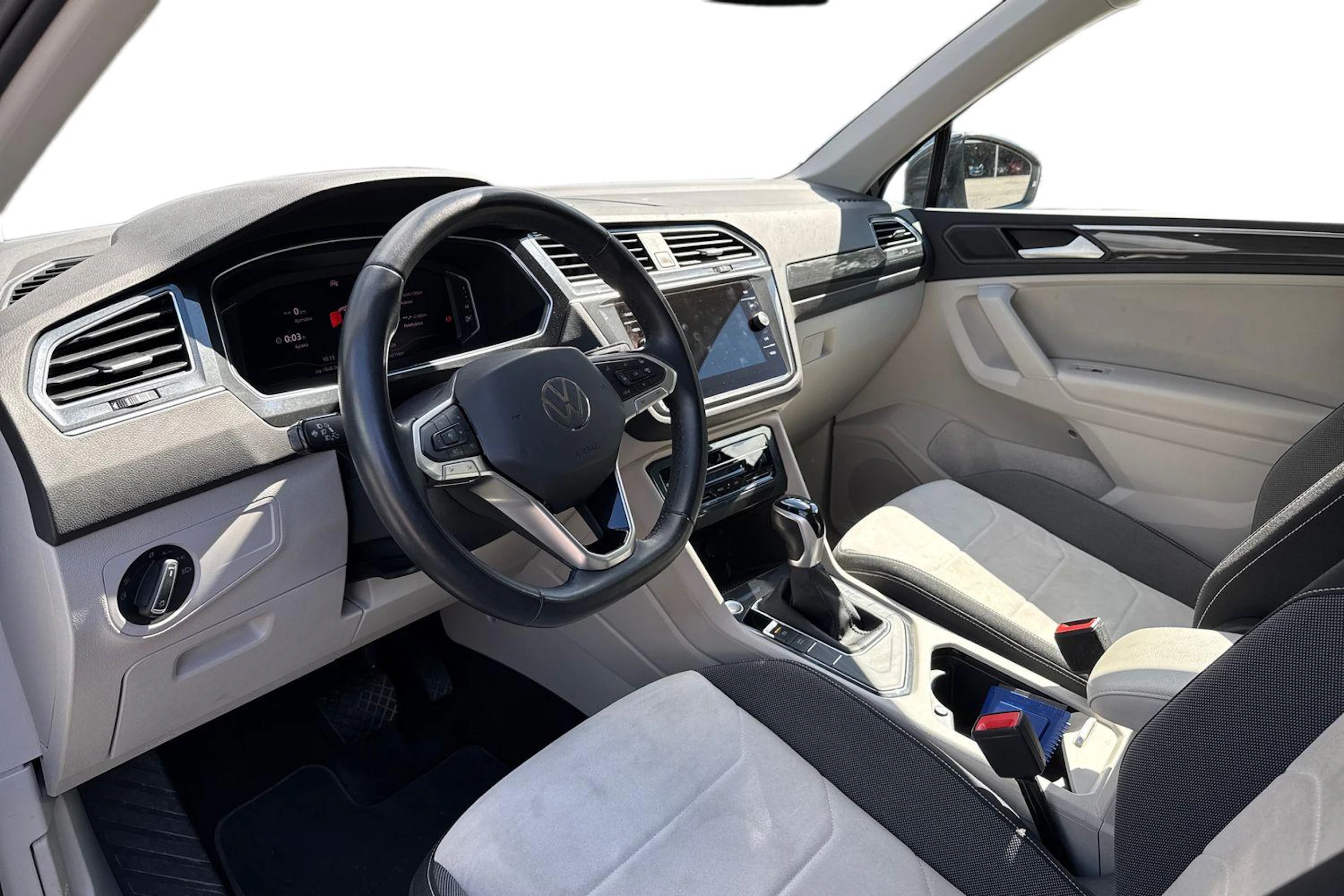 harmaa Volkswagen Tiguan 2023 kuva 3.
