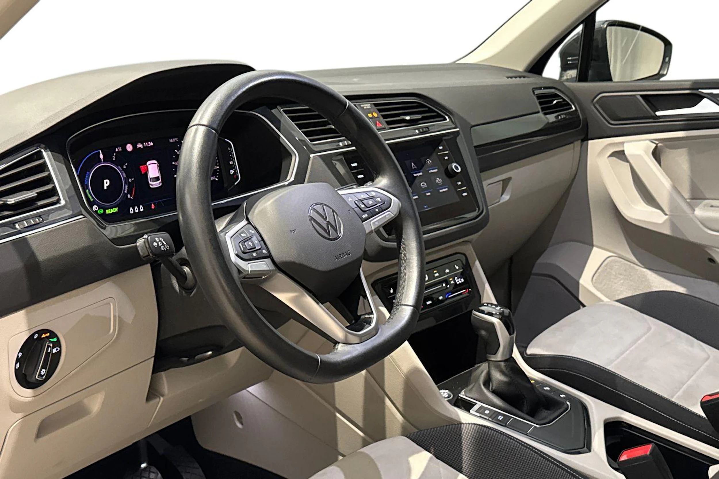 harmaa Volkswagen Tiguan 2023 kuva 6.