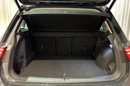 harmaa Volkswagen Tiguan 2023 kuva 12.