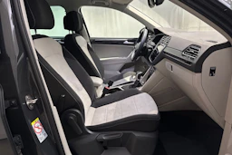 harmaa Volkswagen Tiguan 2023 kuva 16.