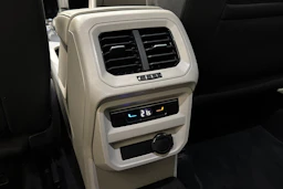 harmaa Volkswagen Tiguan 2023 kuva 17.