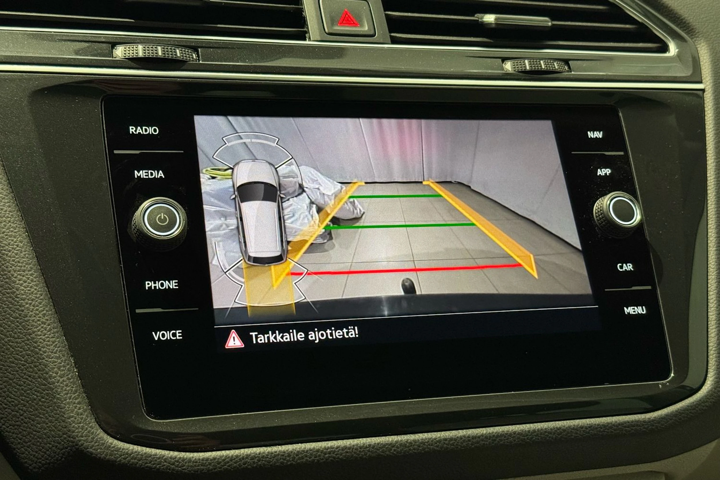 harmaa Volkswagen Tiguan 2023 kuva 20.