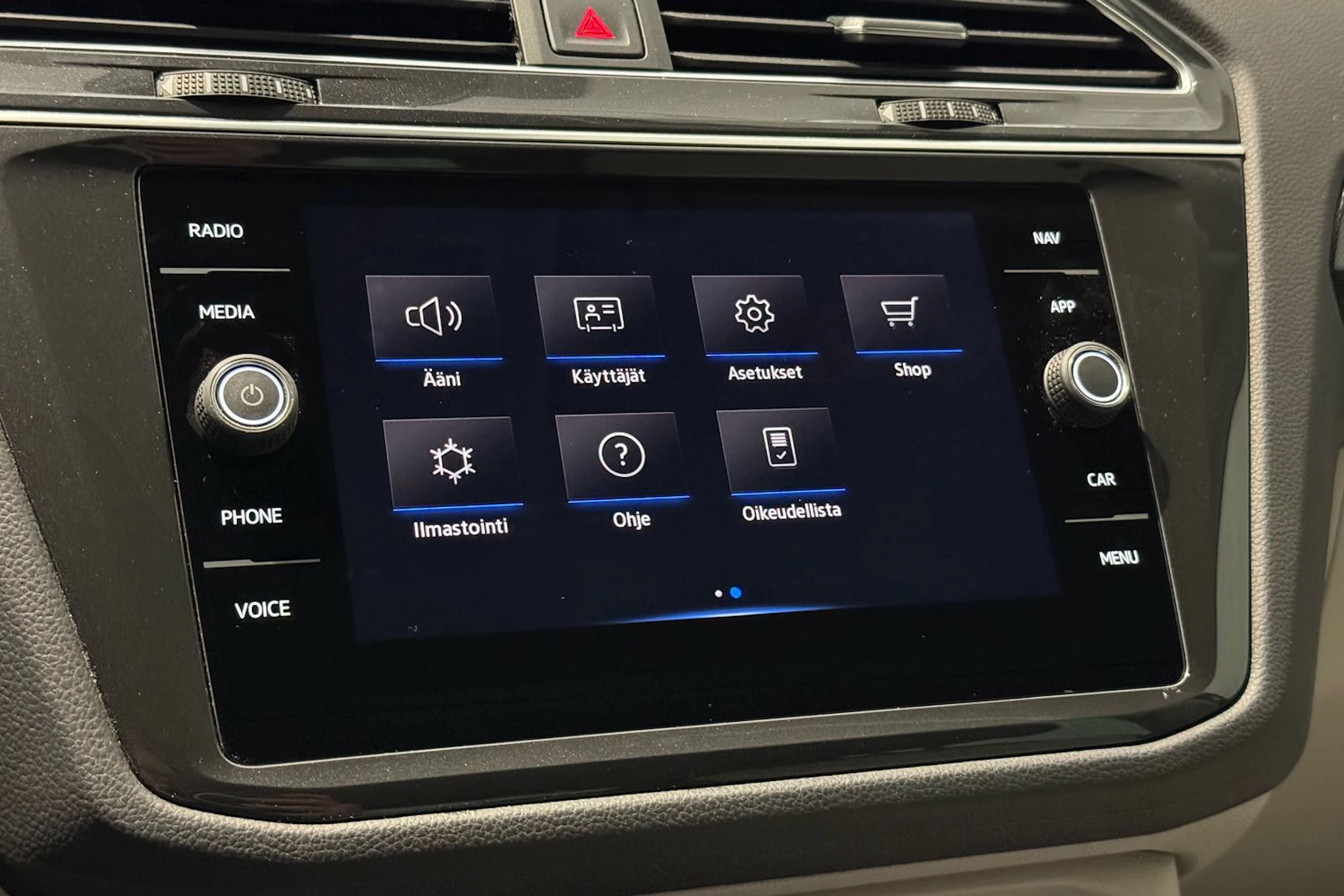 harmaa Volkswagen Tiguan 2023 kuva 22.