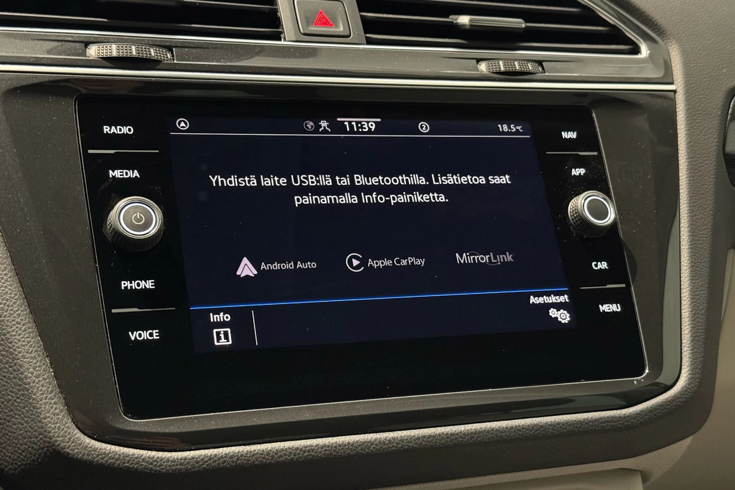 harmaa Volkswagen Tiguan 2023 kuva 24.