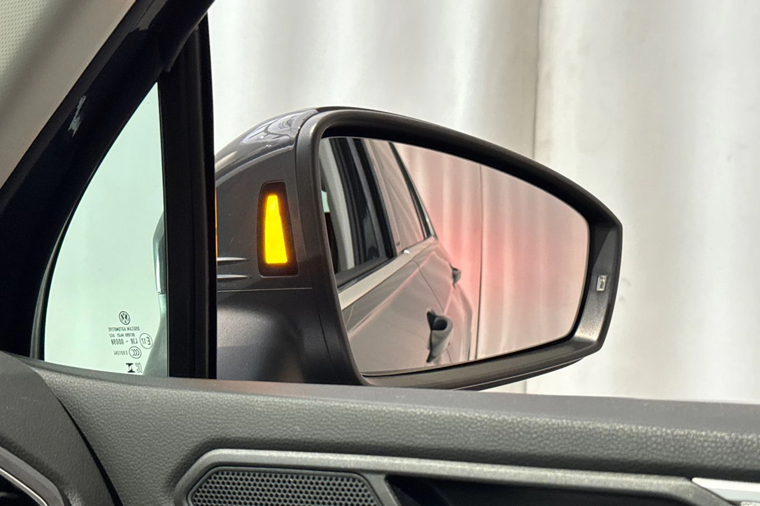 harmaa Volkswagen Tiguan 2023 kuva 30.