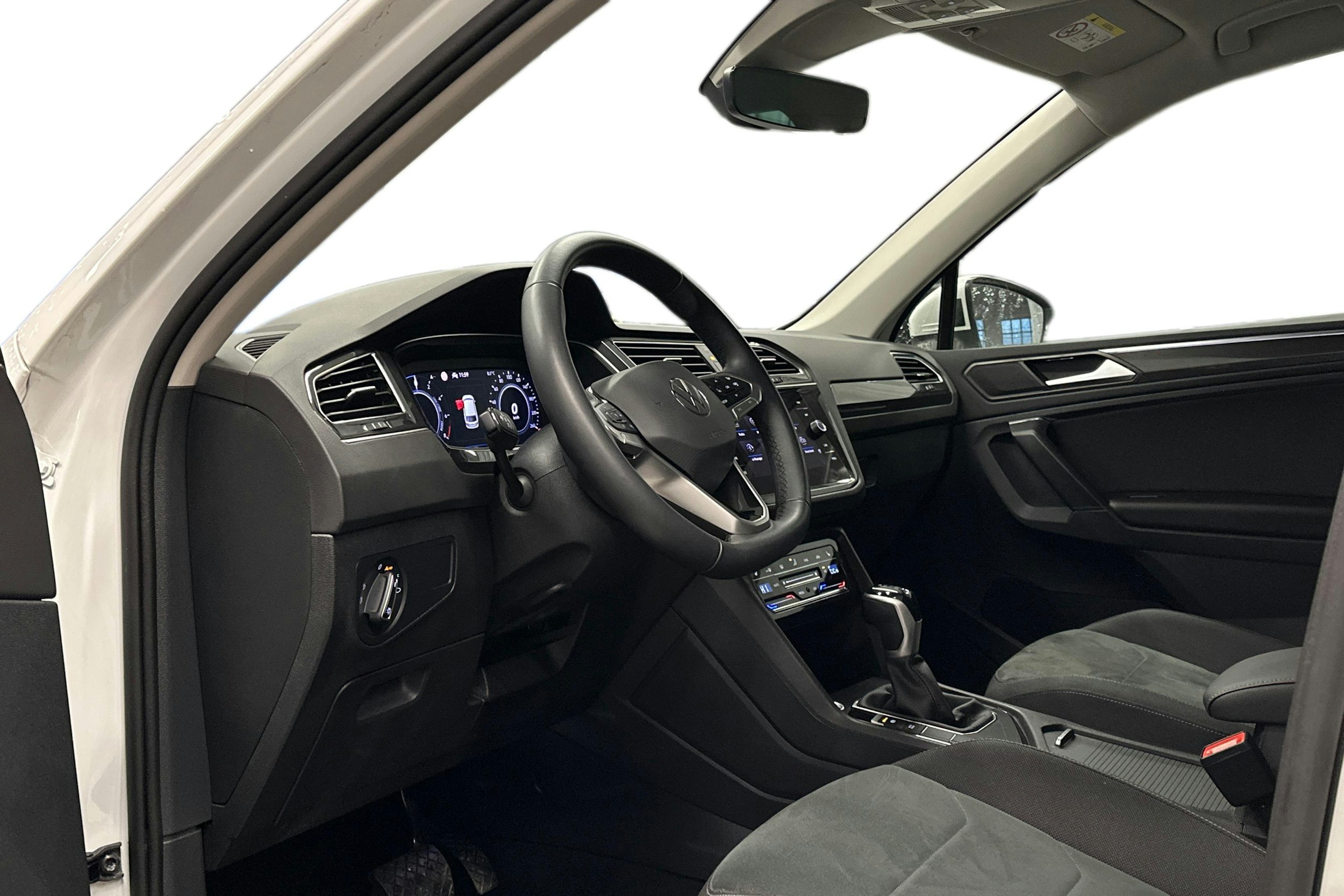 valkoinen Volkswagen Tiguan 2023 kuva 3.