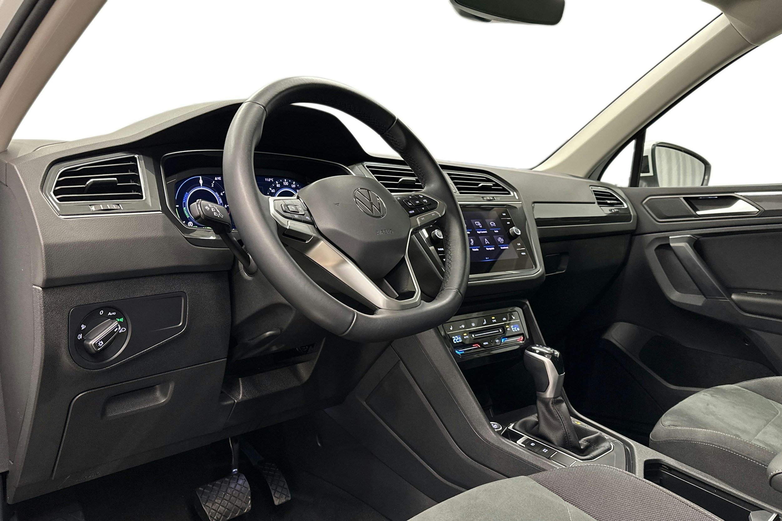 valkoinen Volkswagen Tiguan 2023 kuva 7.