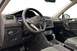 valkoinen Volkswagen Tiguan 2023 kuva 7.