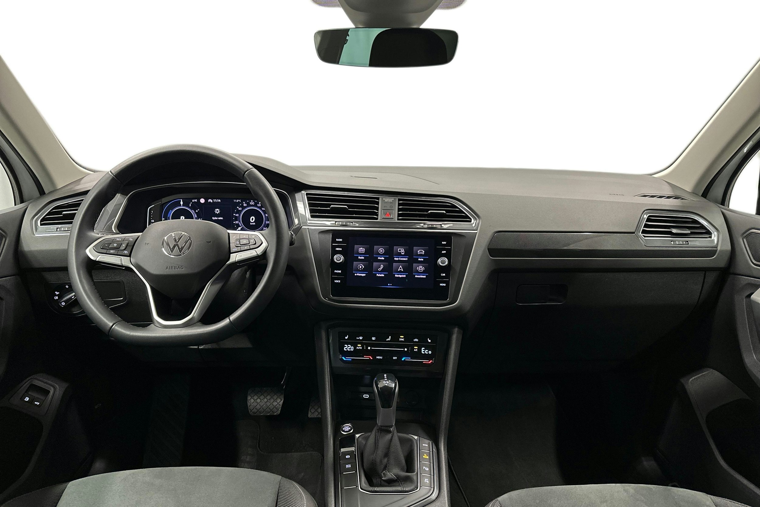 valkoinen Volkswagen Tiguan 2023 kuva 9.