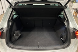 valkoinen Volkswagen Tiguan 2023 kuva 14.