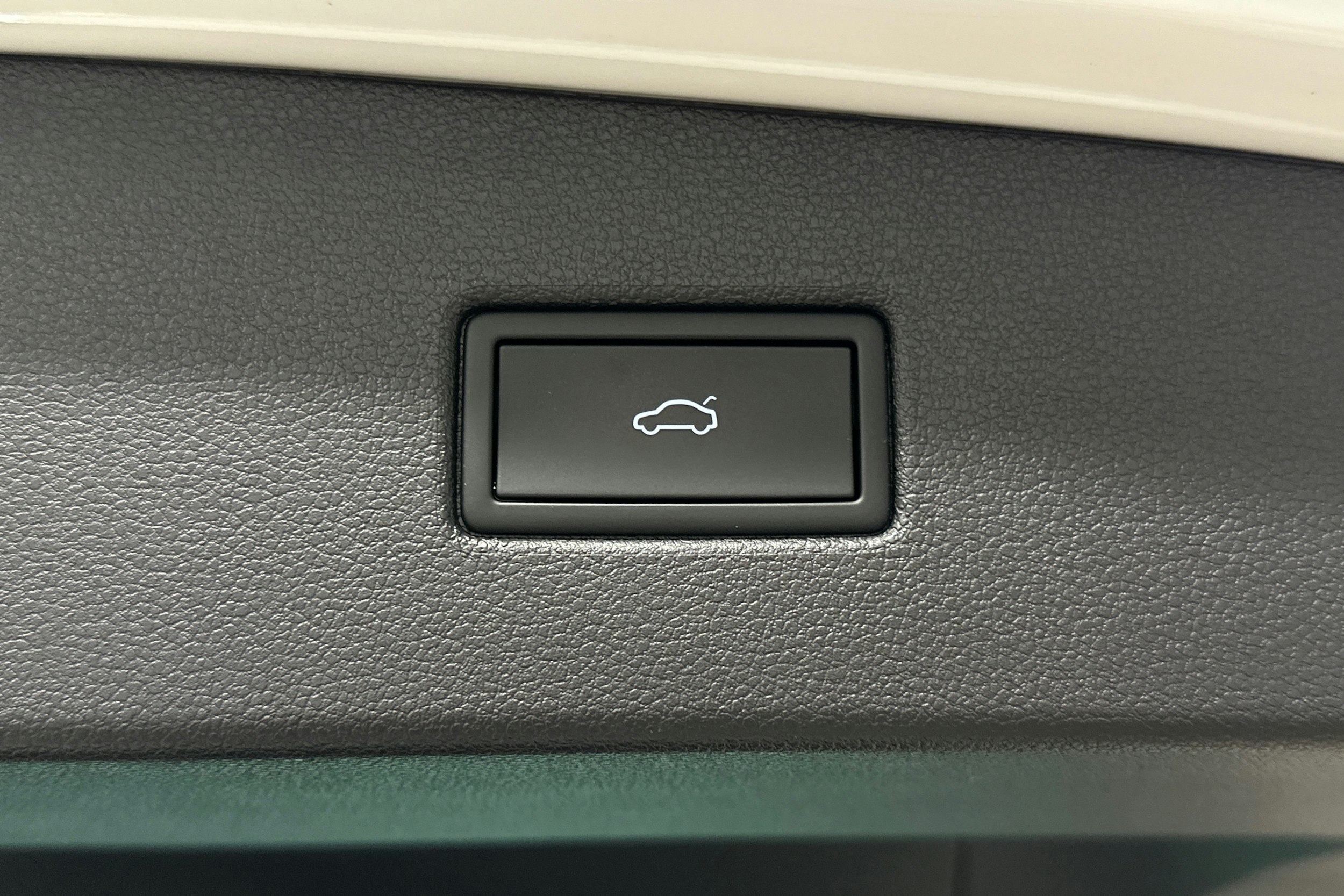 valkoinen Volkswagen Tiguan 2023 kuva 15.